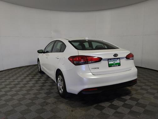 White 2018 Kia Forte LX