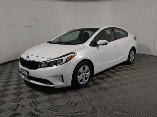 White 2018 Kia Forte LX