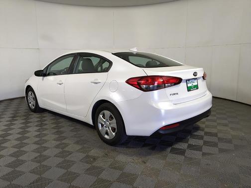 White 2018 Kia Forte LX