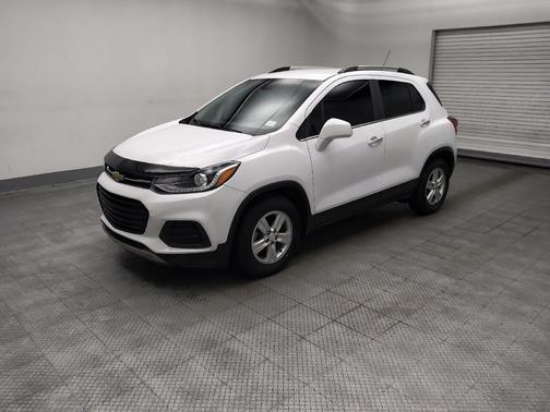 Summit White 2019 Chevrolet Trax LT