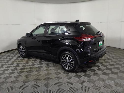 Super Black 2024 Nissan Kicks SV