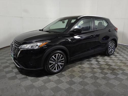 Super Black 2024 Nissan Kicks SV