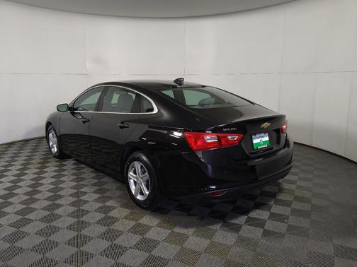 Mosaic Black Metallic 2022 Chevrolet Malibu 1LS