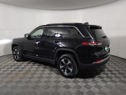 Diamond Black Crystal Pearlcoat 2022 Jeep Grand Cherokee 4xe Base