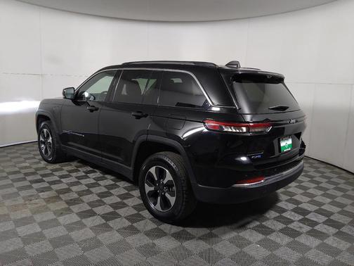 Diamond Black Crystal Pearlcoat 2022 Jeep Grand Cherokee 4xe Base
