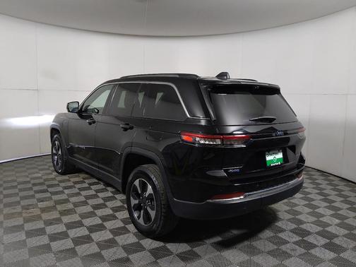 Diamond Black Crystal Pearlcoat 2022 Jeep Grand Cherokee 4xe Base