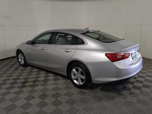 Silver Ice Metallic 2018 Chevrolet Malibu LT