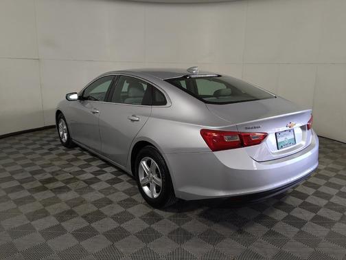 Silver Ice Metallic 2018 Chevrolet Malibu LT