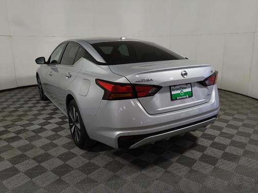 Brilliant Silver Metallic 2021 Nissan Altima 2.5 SV