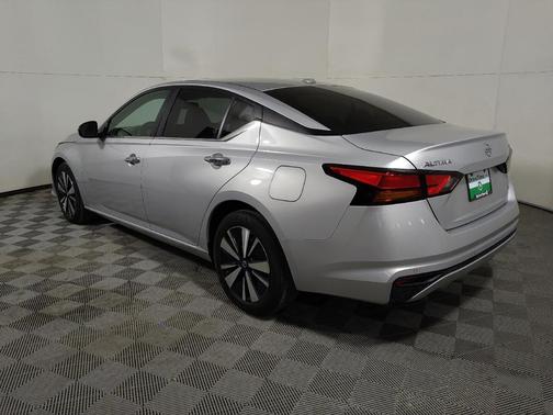 Brilliant Silver Metallic 2021 Nissan Altima 2.5 SV