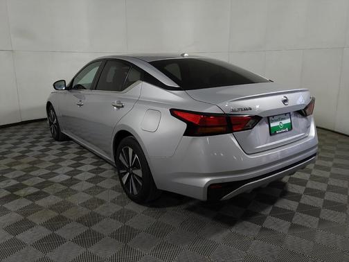 Brilliant Silver Metallic 2021 Nissan Altima 2.5 SV