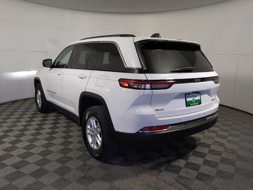 Bright White Clearcoat 2023 Jeep Grand Cherokee Laredo