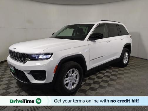 Bright White Clearcoat 2023 Jeep Grand Cherokee Laredo