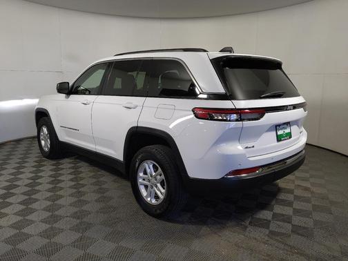 Bright White Clearcoat 2023 Jeep Grand Cherokee Laredo
