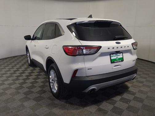 Star White Metallic Tri-Coat 2022 Ford Escape SE