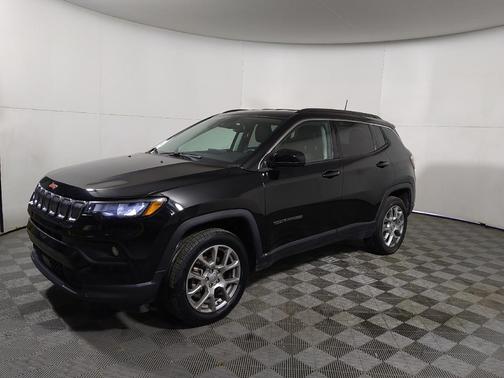Diamond Black Crystal Pearlcoat 2022 Jeep Compass Latitude Lux