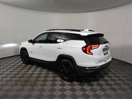 Summit White 2022 GMC Terrain AWD AT4