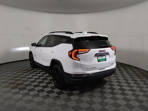 Summit White 2022 GMC Terrain AWD AT4