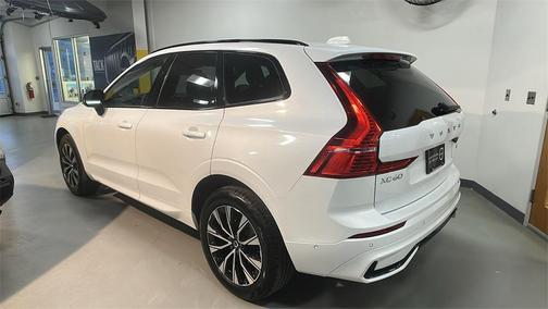 2025 Volvo XC60 B5 Plus