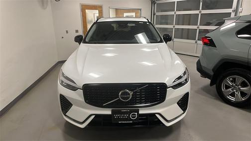 2025 Volvo XC60 B5 Plus