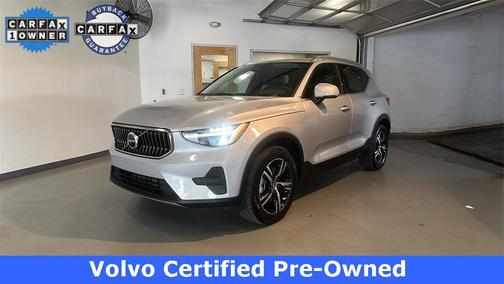 2025 Volvo XC40 B5 Core Bright Theme