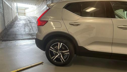 2025 Volvo XC40 B5 Core Bright Theme