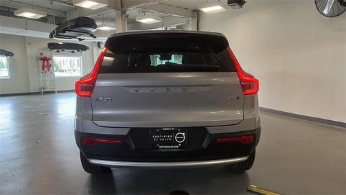 2025 Volvo XC40 B5 Core Bright Theme