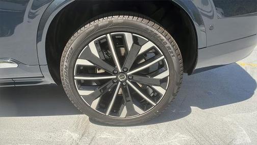 2025 Volvo XC90 B6 Plus 7-Seater