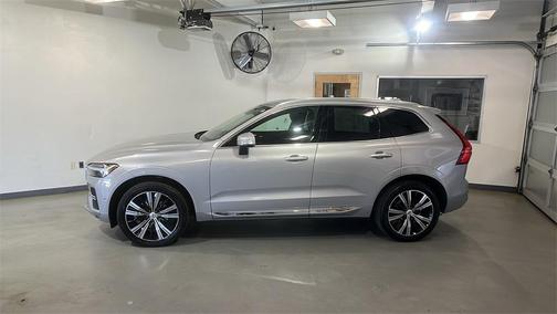 2023 Volvo XC60 B5 Plus Bright Theme