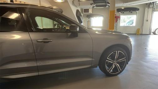 2021 Volvo XC60 T6 R-Design