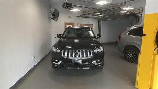 2024 Volvo XC90 B6 Plus Bright Theme 6-Seater