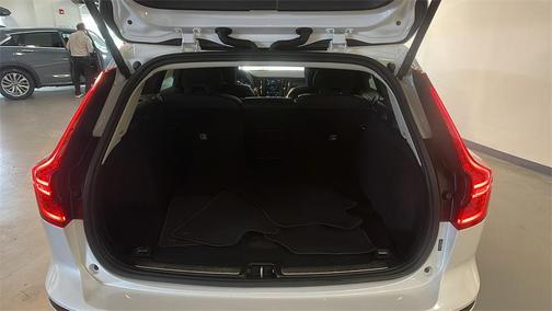 2024 Volvo V60 Cross Country B5 Plus