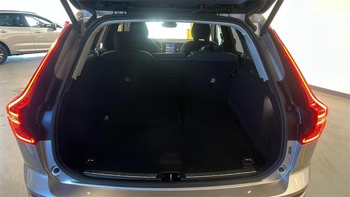 2025 Volvo XC60 B5 Plus