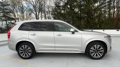 2022 Volvo XC90 T5 Momentum