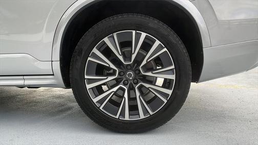 2022 Volvo XC90 T5 Momentum