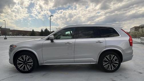2022 Volvo XC90 T5 Momentum
