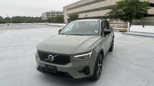 2023 Volvo XC40 B5 Plus Dark Theme