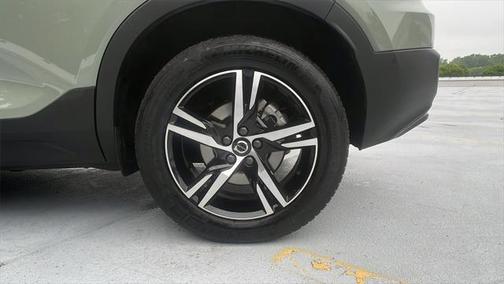 2023 Volvo XC40 B5 Plus Dark Theme