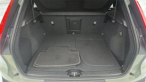 2023 Volvo XC40 B5 Plus Dark Theme