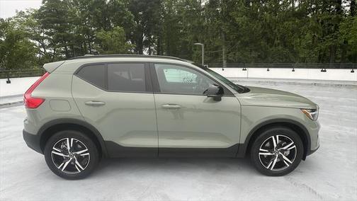 2023 Volvo XC40 B5 Plus Dark Theme