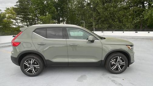 2025 Volvo XC40 B5 Core Bright Theme