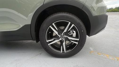 2025 Volvo XC40 B5 Core Bright Theme