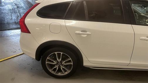 2018 Volvo V60 Cross Country T5