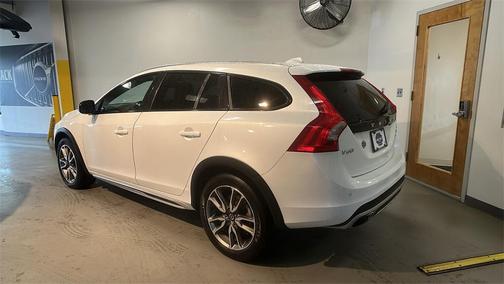 2018 Volvo V60 Cross Country T5