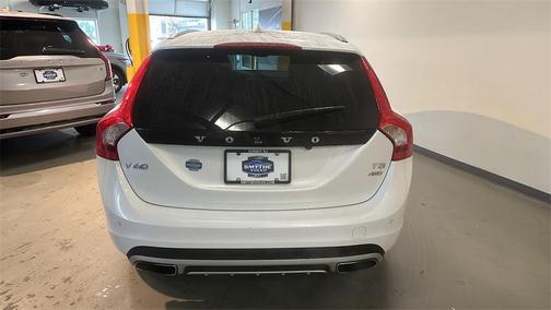 2018 Volvo V60 Cross Country T5