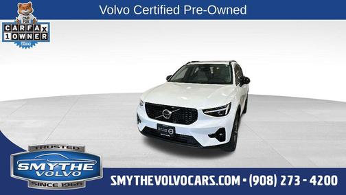 Crystal White 2026 Volvo XC40 Plus, B5 AWD Gas (mild hybrid), Dark