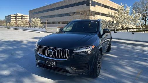 2022 Volvo XC90 T5 Momentum