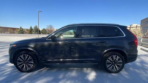 2022 Volvo XC90 T5 Momentum