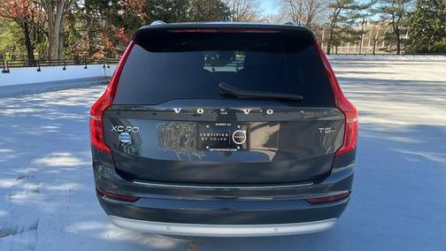 2022 Volvo XC90 T5 Momentum