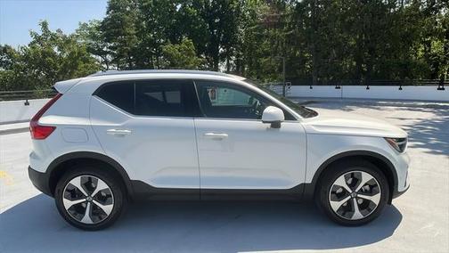 2023 Volvo XC40 B5 Plus Bright Theme